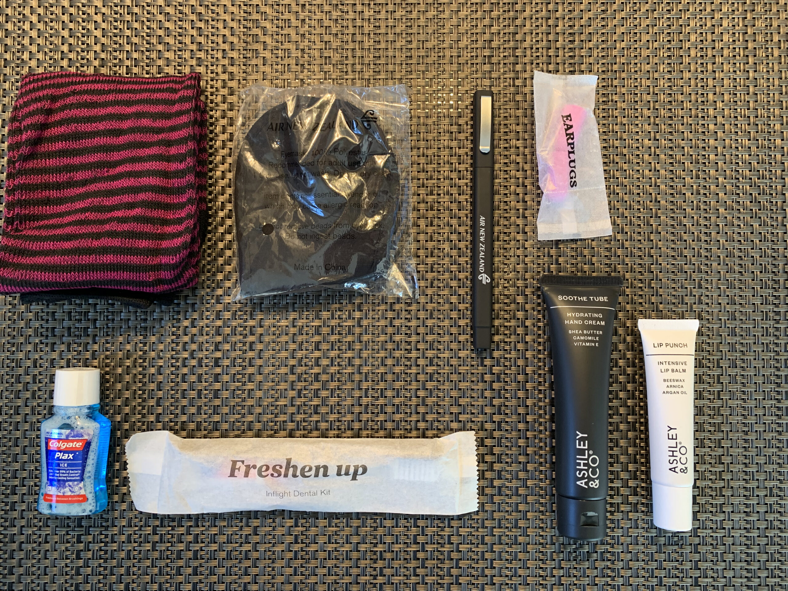 Der Inhalt des Kits ausgebreitet