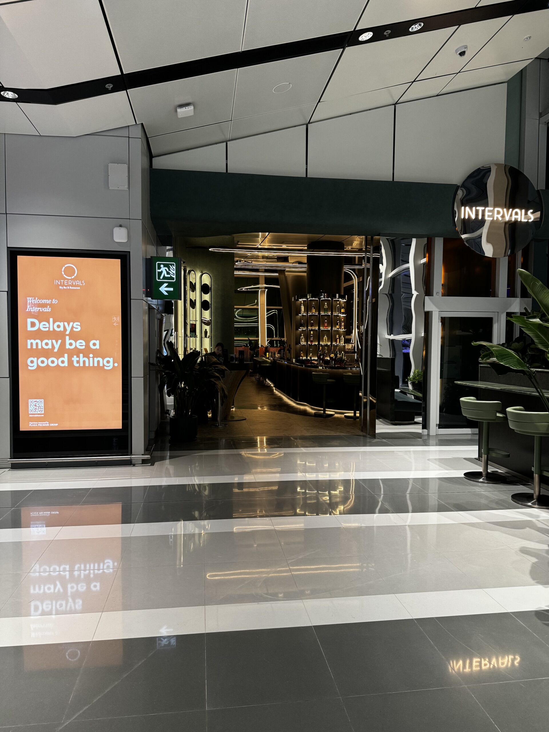 INTERVALS Sky Bar & Restaurant HKG