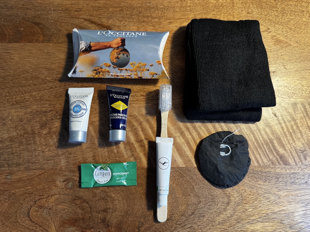 Der Inhalt des Schuhbeutels ausgebreitet