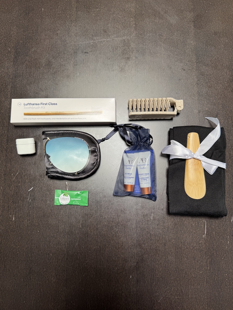 Lufthansa First Class Amenity Kit (Porsche Design for men, schwarz)