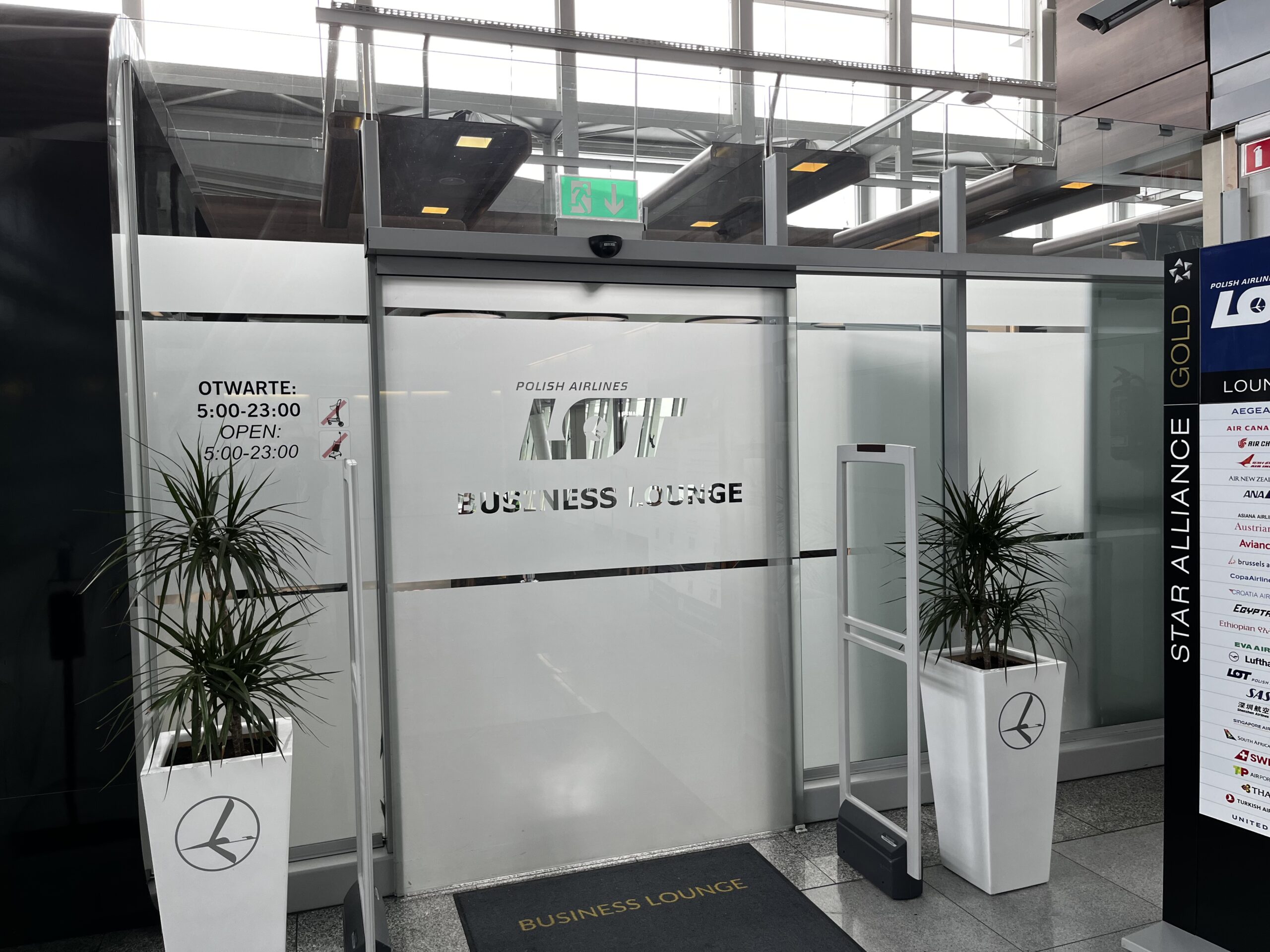 LOT Business and HON Lounge (Elite Club Lounge), Warschau