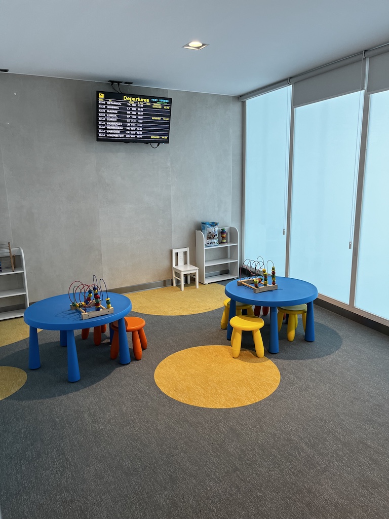 New Review – Lounge AENA Sala VIP Joan Olivert – Valencia (VLC)