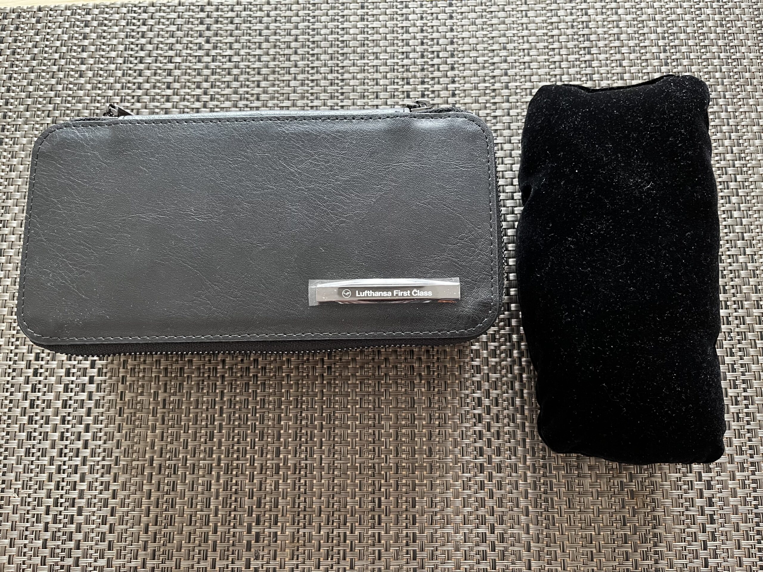 New Review Lufthansa First Class Amenity Kit von „Sinn“