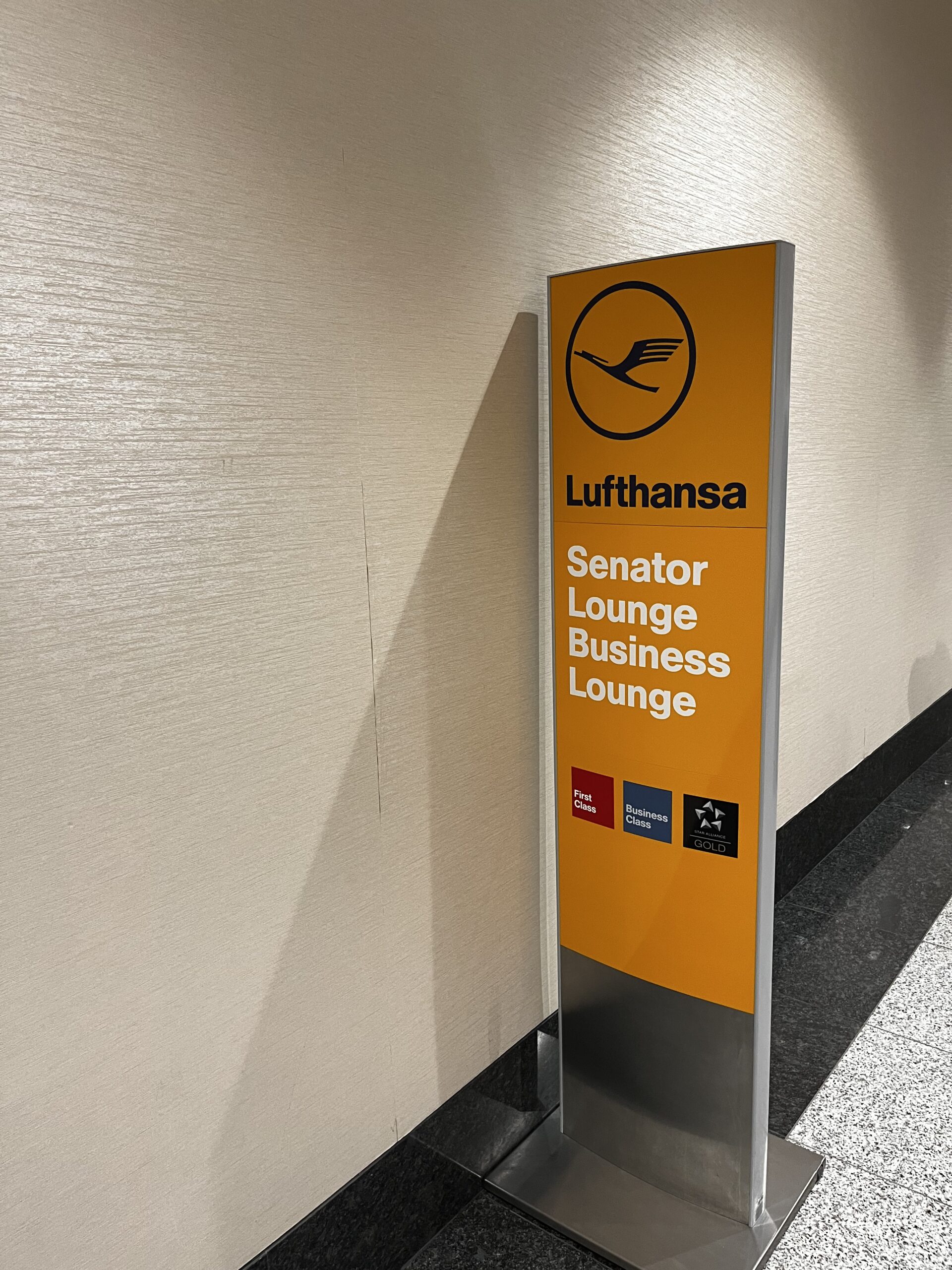 New Review Lufthansa Senator Lounge Dubai
