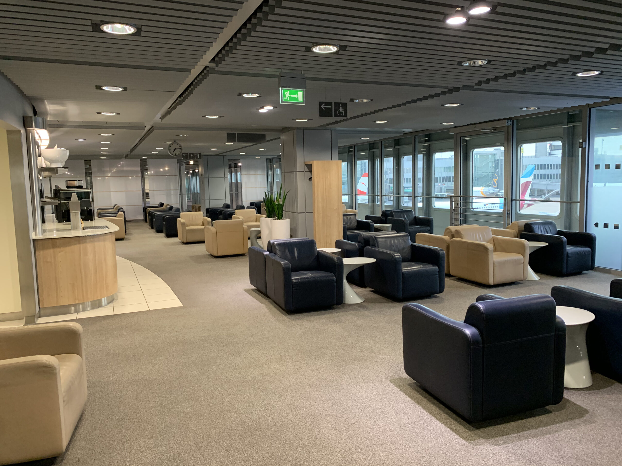 Senator Lufthansa Lounge Düsseldorf (DUS) — während Corona