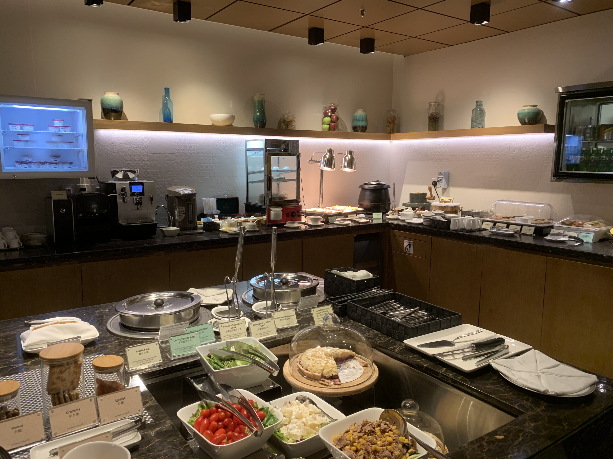 Singapore Airways First Class Lounge Hongkong