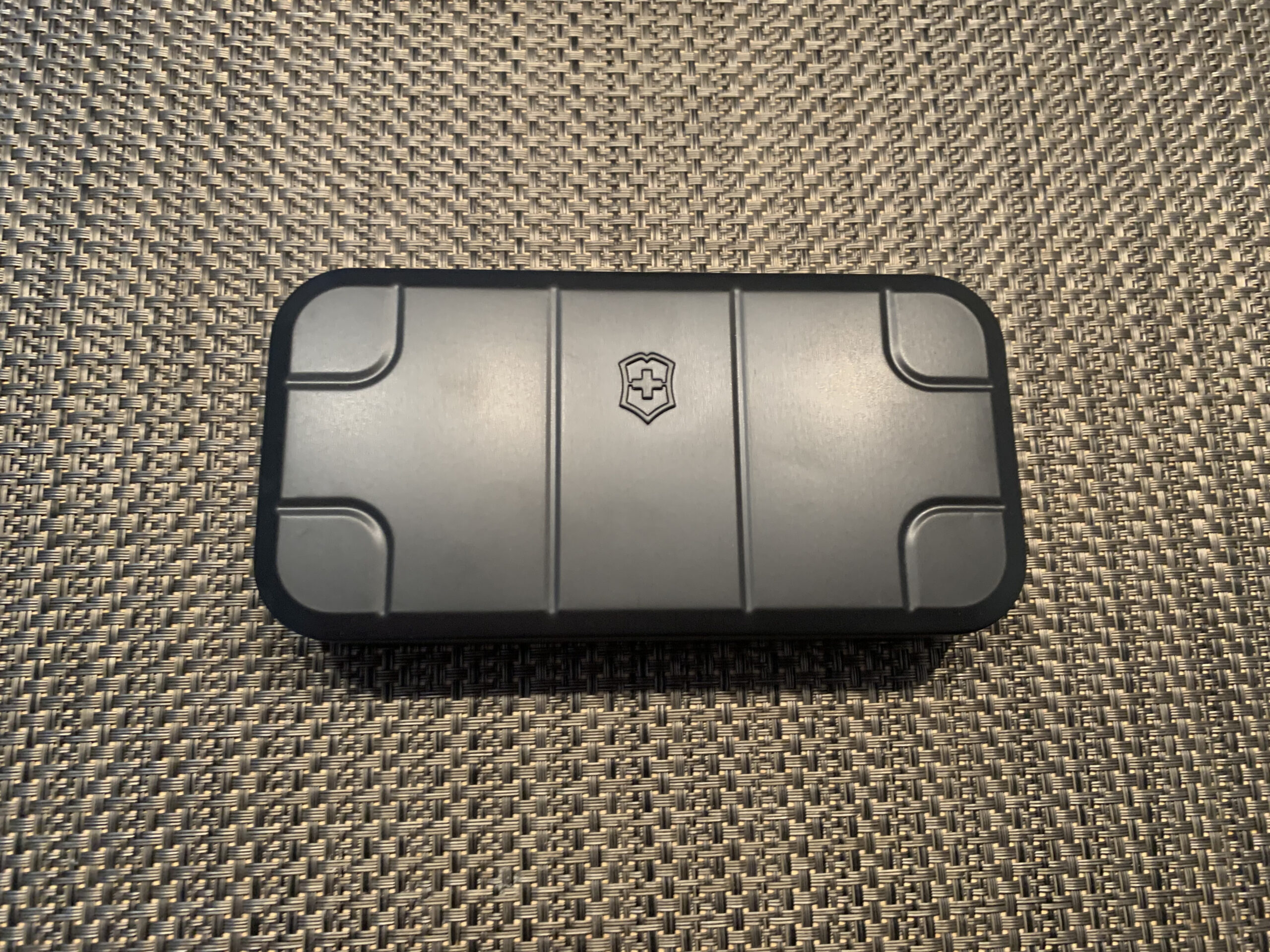 New Review Swiss Business Class Amenity Kit (Victorinox — Blechdose)