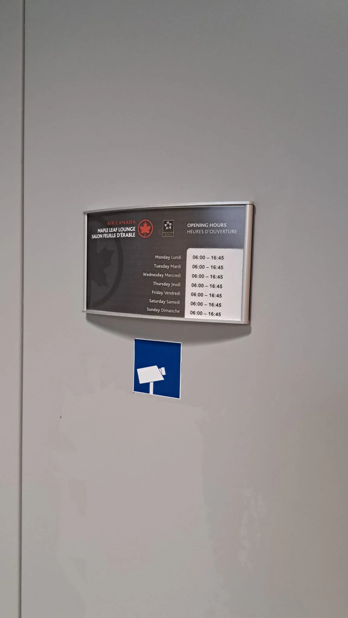Öffnungszeiten für den Air Canada Maple Leaf Lounge