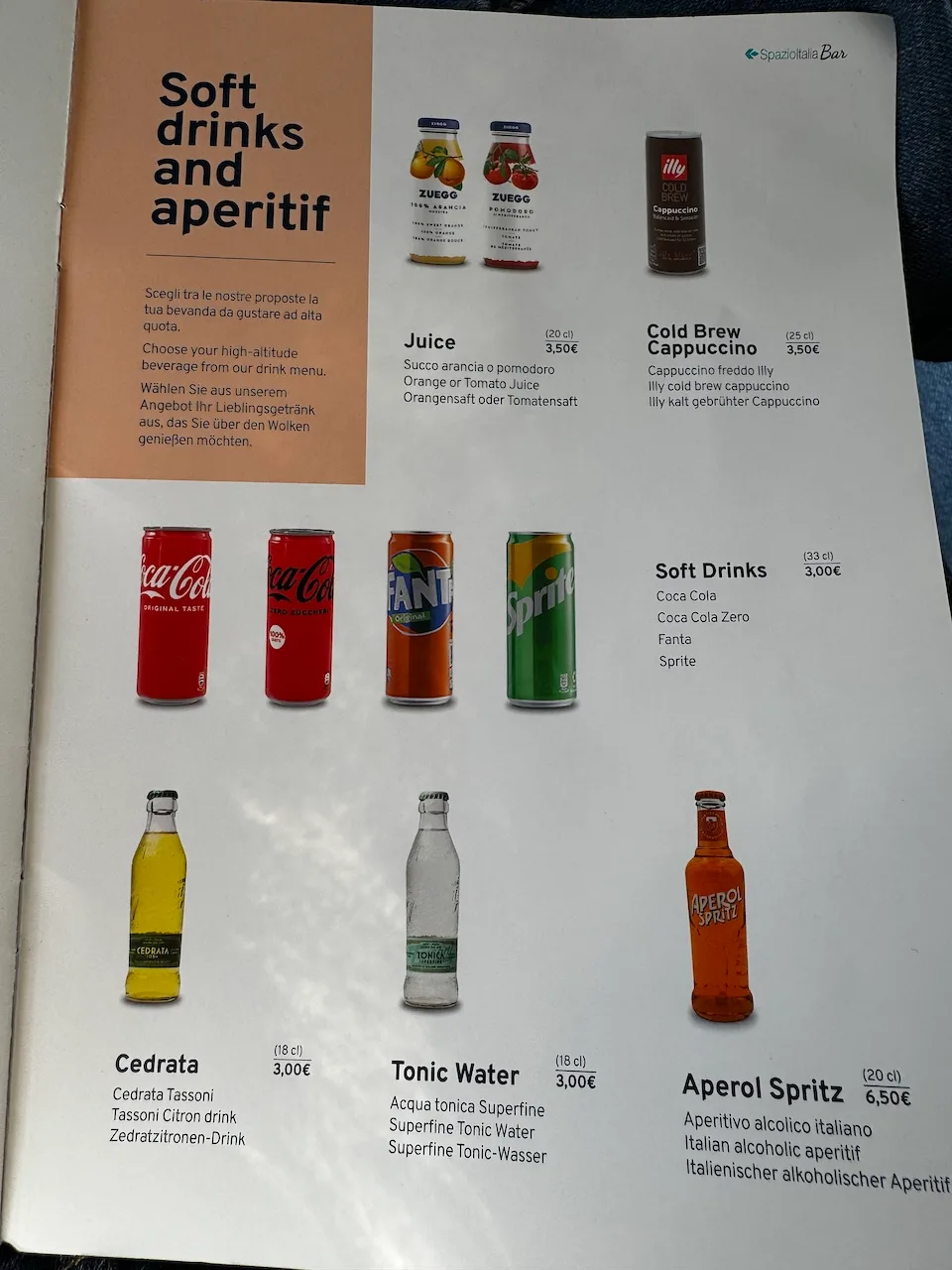 Getränkeangebot mit Saft, Kaffee und Softdrinks