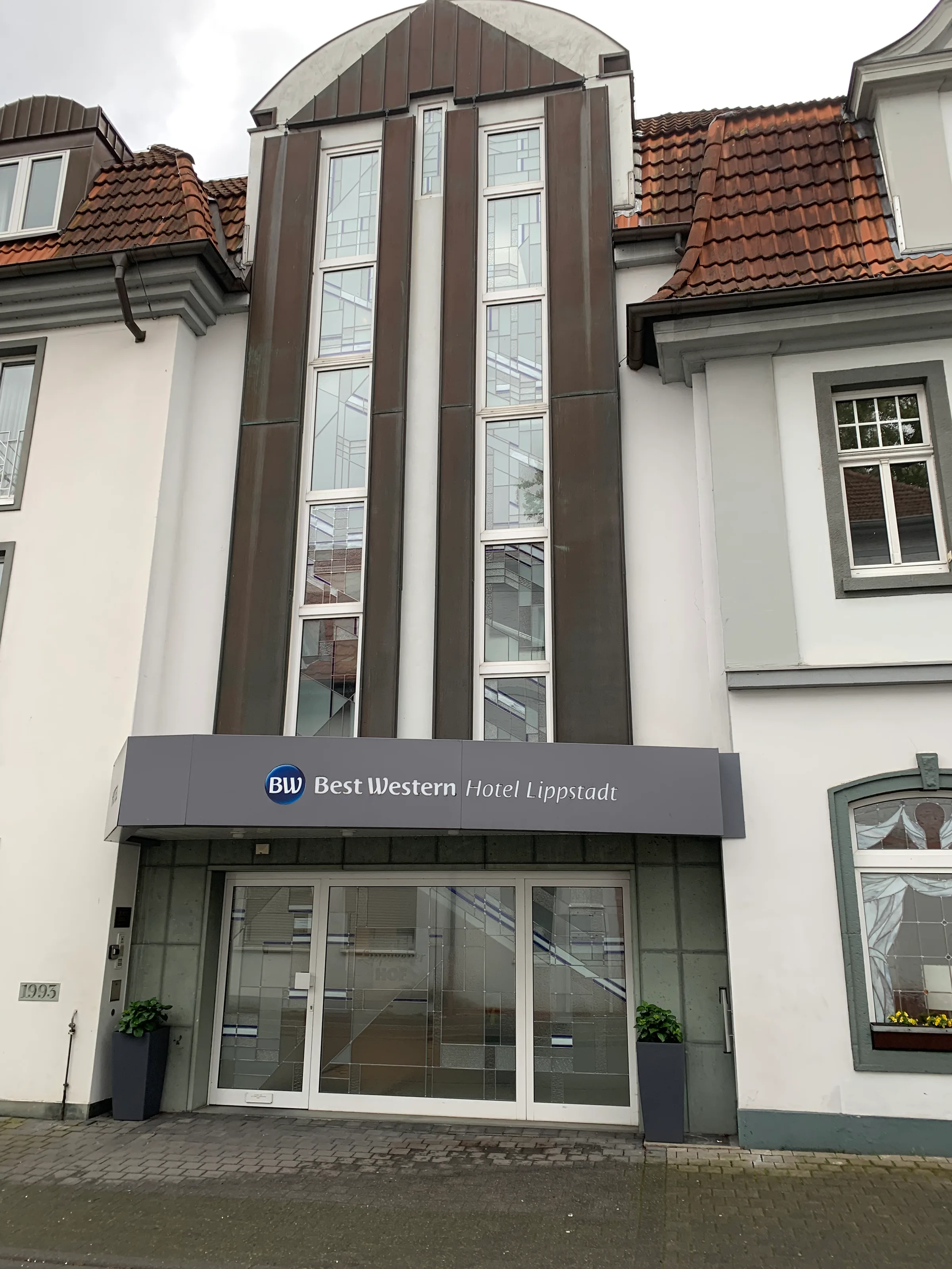 Best Western Hotel Lippstadt mit Eingang und Schild