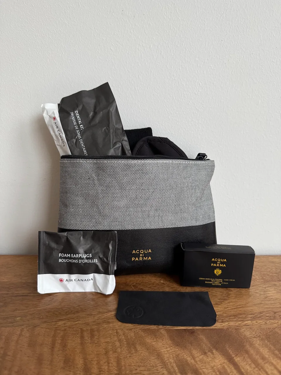 Air Canada Business Class Gepäckstück mit Acqua di Parma Kosmetikartikeln