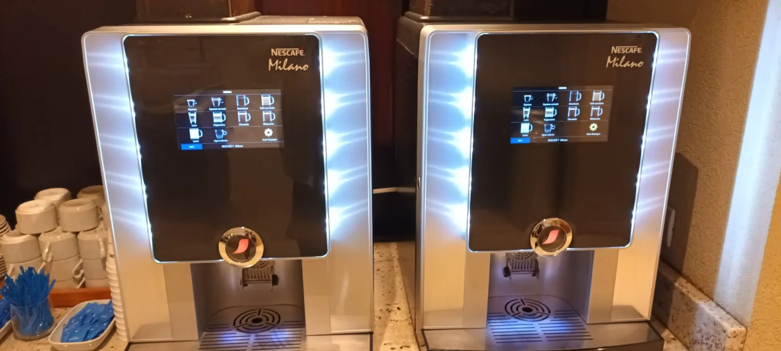 Nescafé Milano Kaffeevollautomaten im Loungebereich
