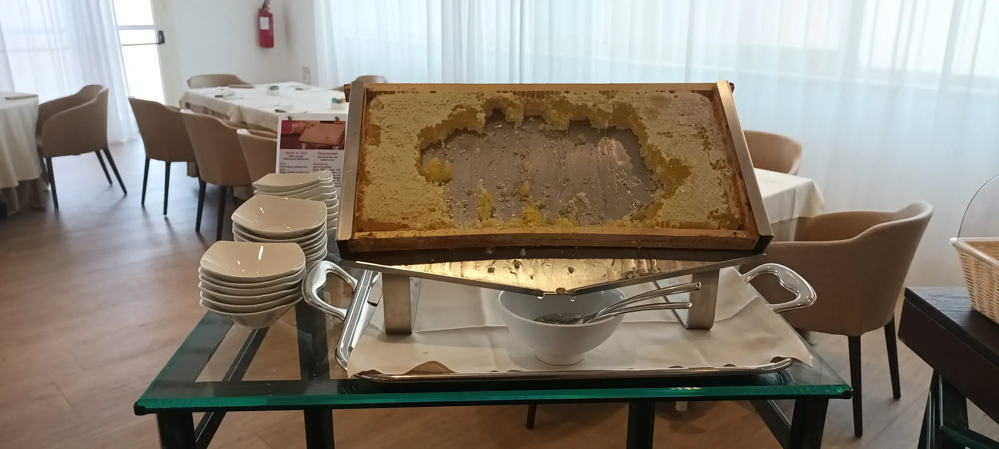 Honeycomb auf Serviertablett im Restaurant