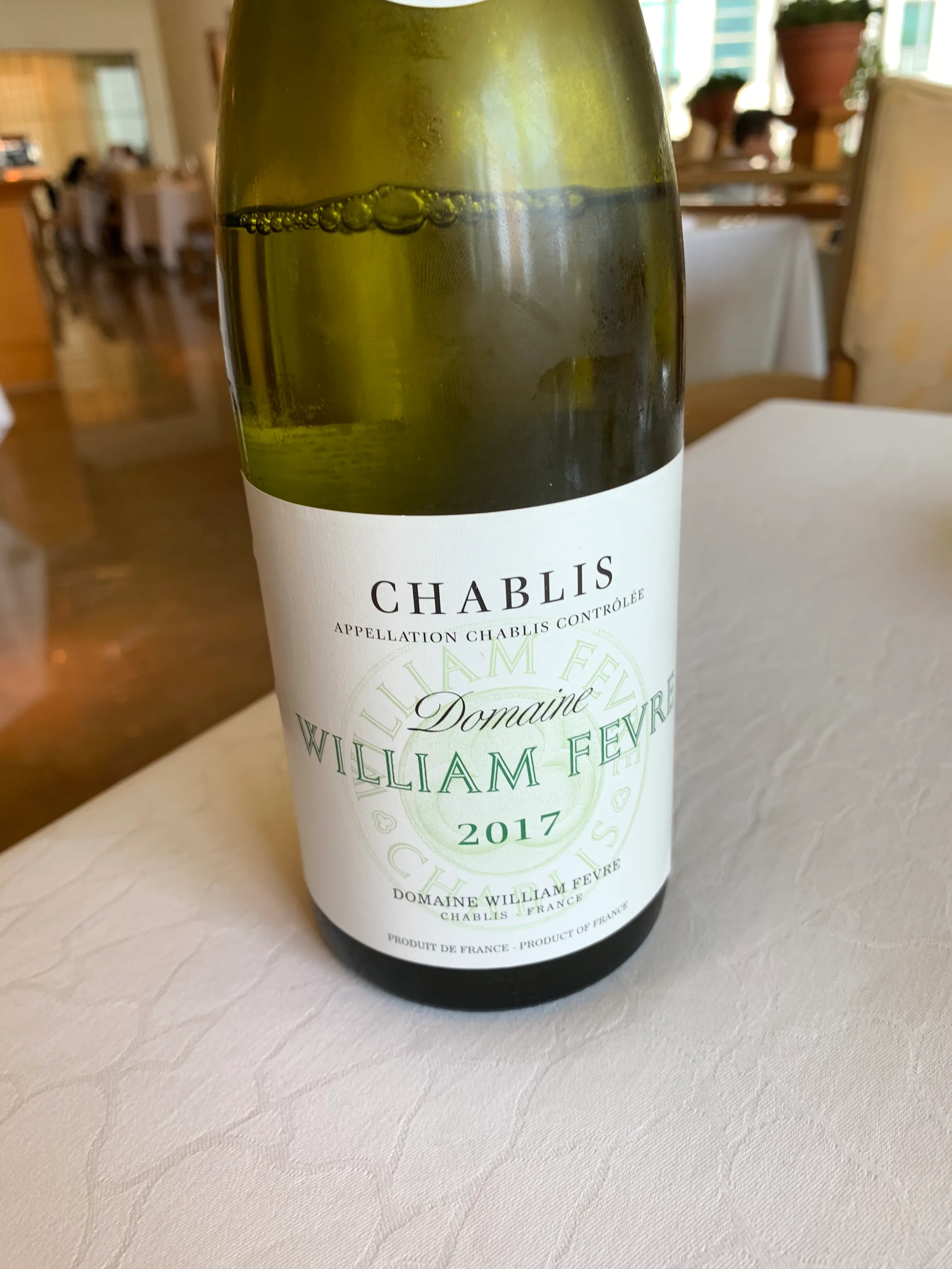 Flasche Chablis Wein von Domaine William Fevre aus dem Jahr 2017