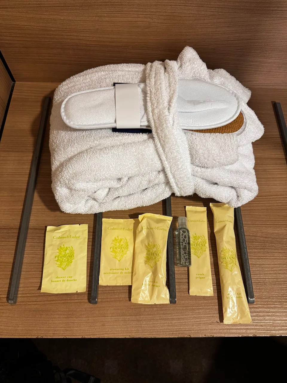 Diamond-Amenities: Bademantel, Hausschuhe und Kosmetik