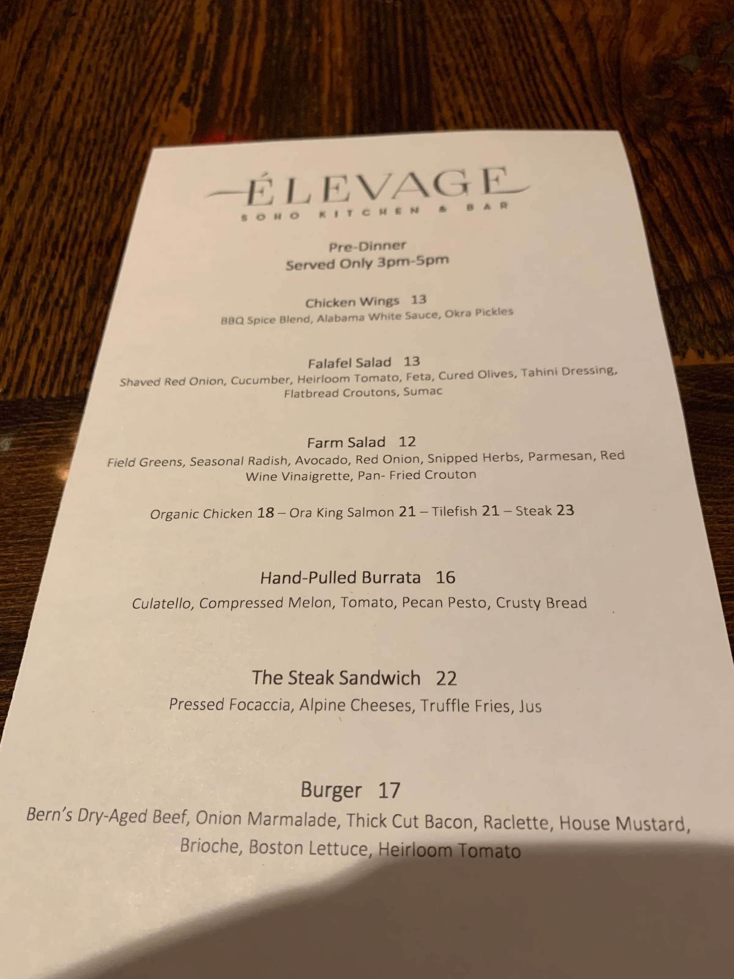 Menü für vor-Dinner-Hours im ÉLEVAGE Soho Kitchen & Bar