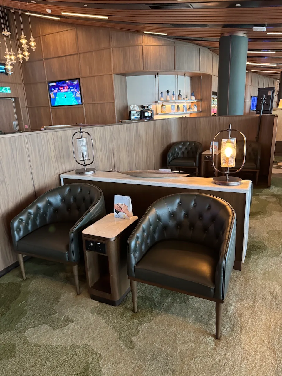 Seating area with comfortable chairs by the window front