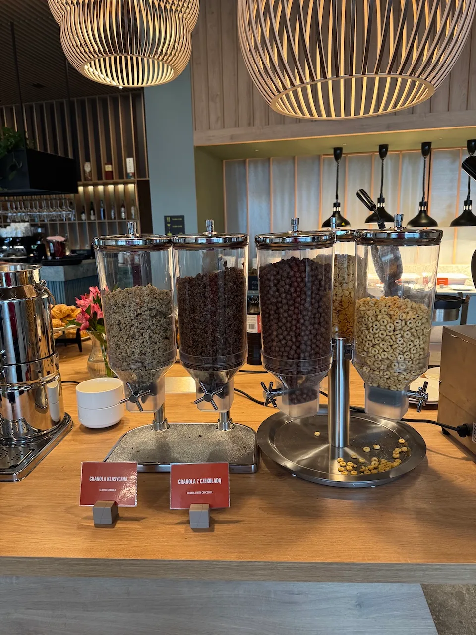Frühstücksmüsli-Auswahl im Hotelbuffet