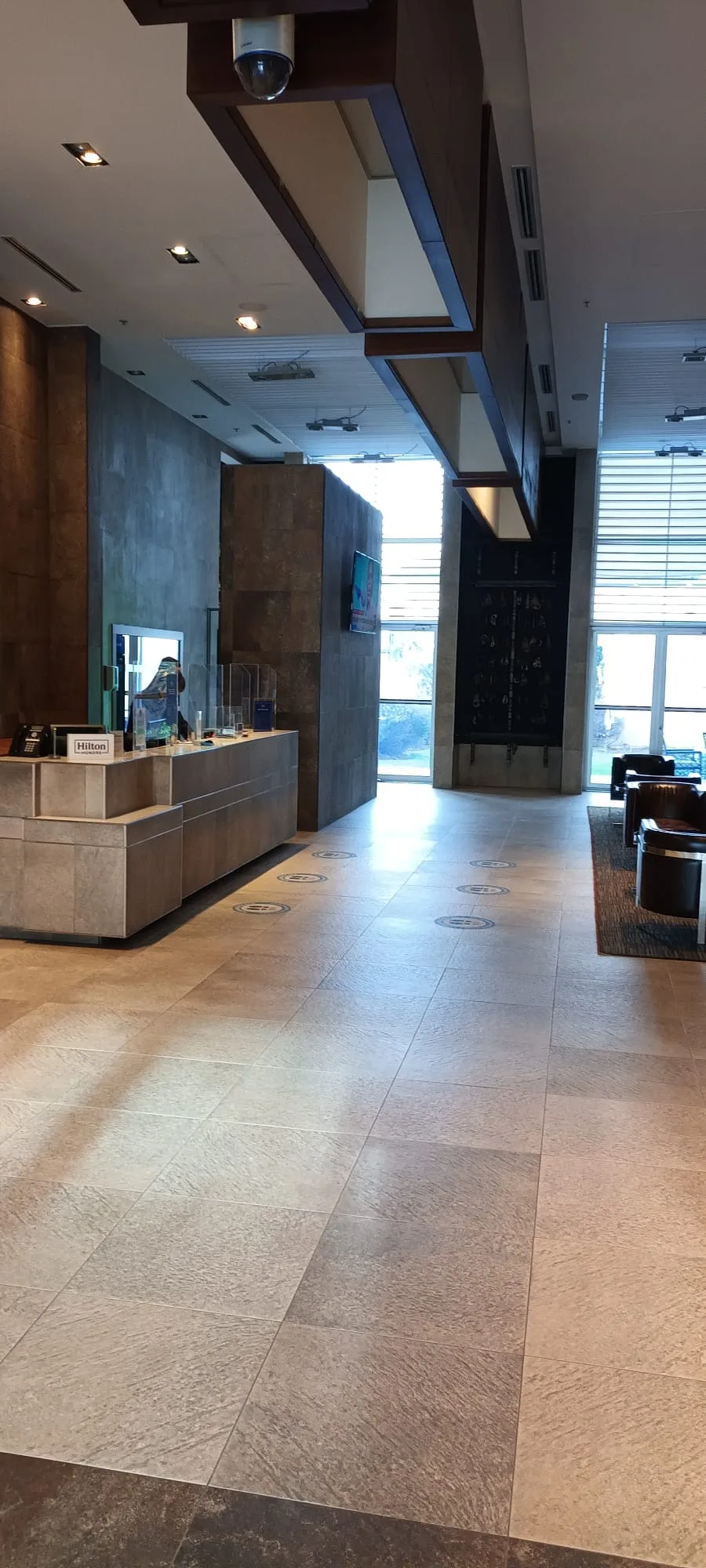 Hilton Garden Inn Lobby mit Empfang und Sitzbereich