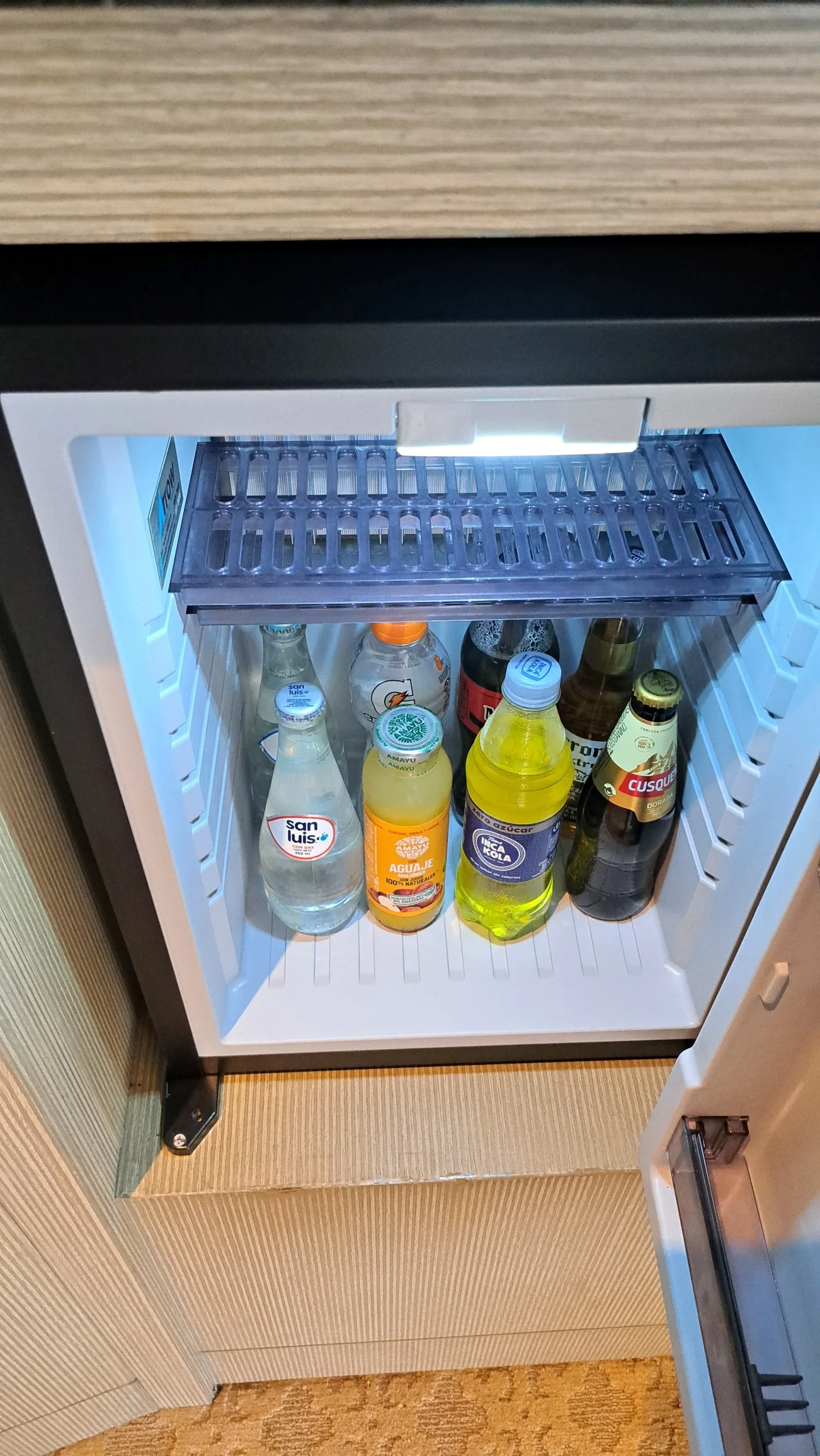 Mini-Kühlschrank mit Getränken