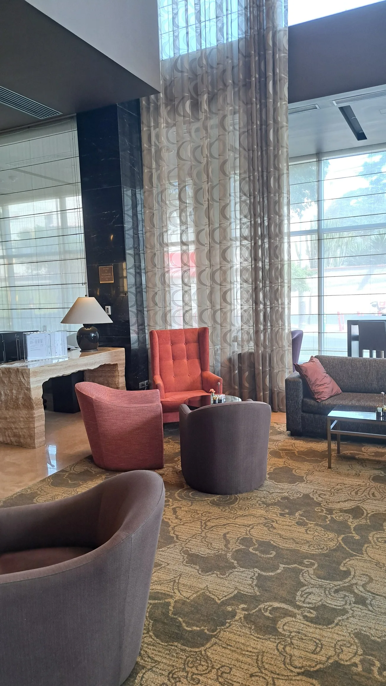 Die moderne Lobby im Hilton Lima