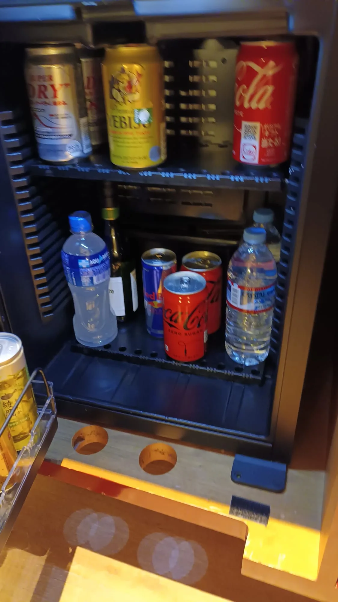 Mini-Kühlschrank mit Getränken