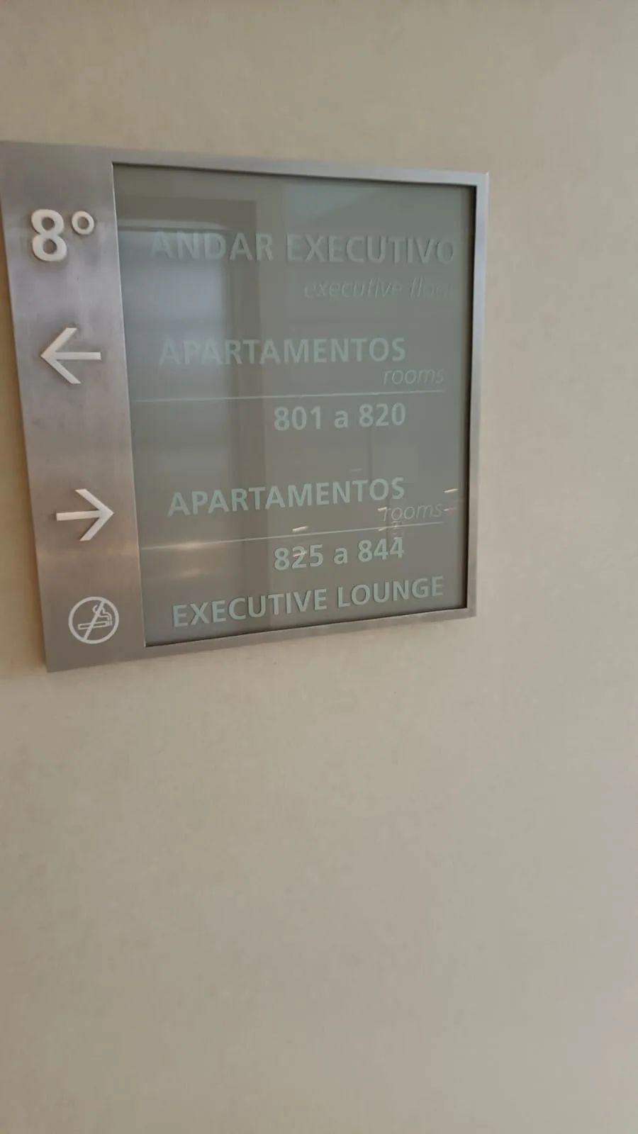 Geschossbeschilderung für Executive-Floor mit Apartmentnummern und Lounge