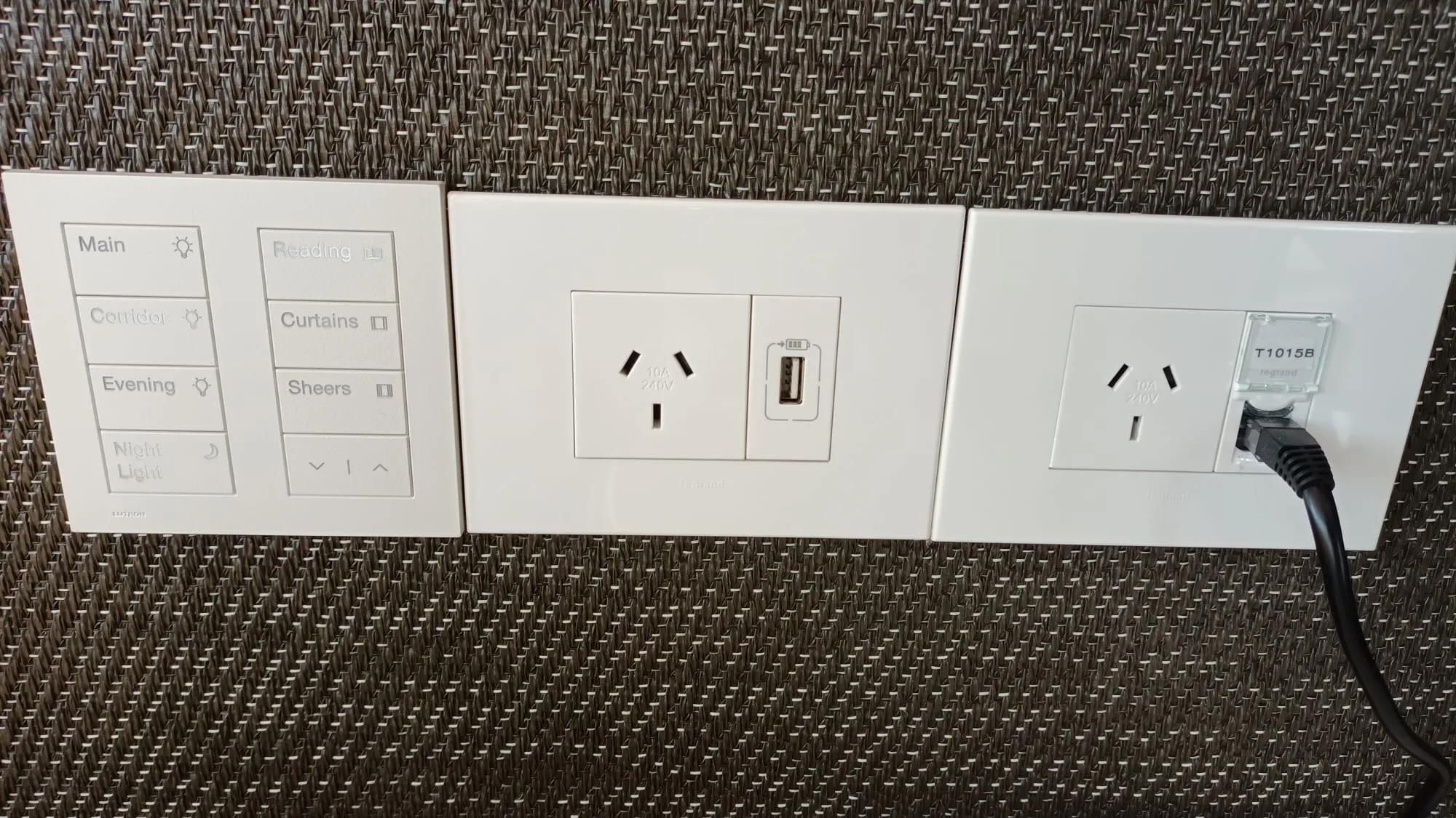Steckdosen mit Steckdosenadapter und USB-Ladeanschluss