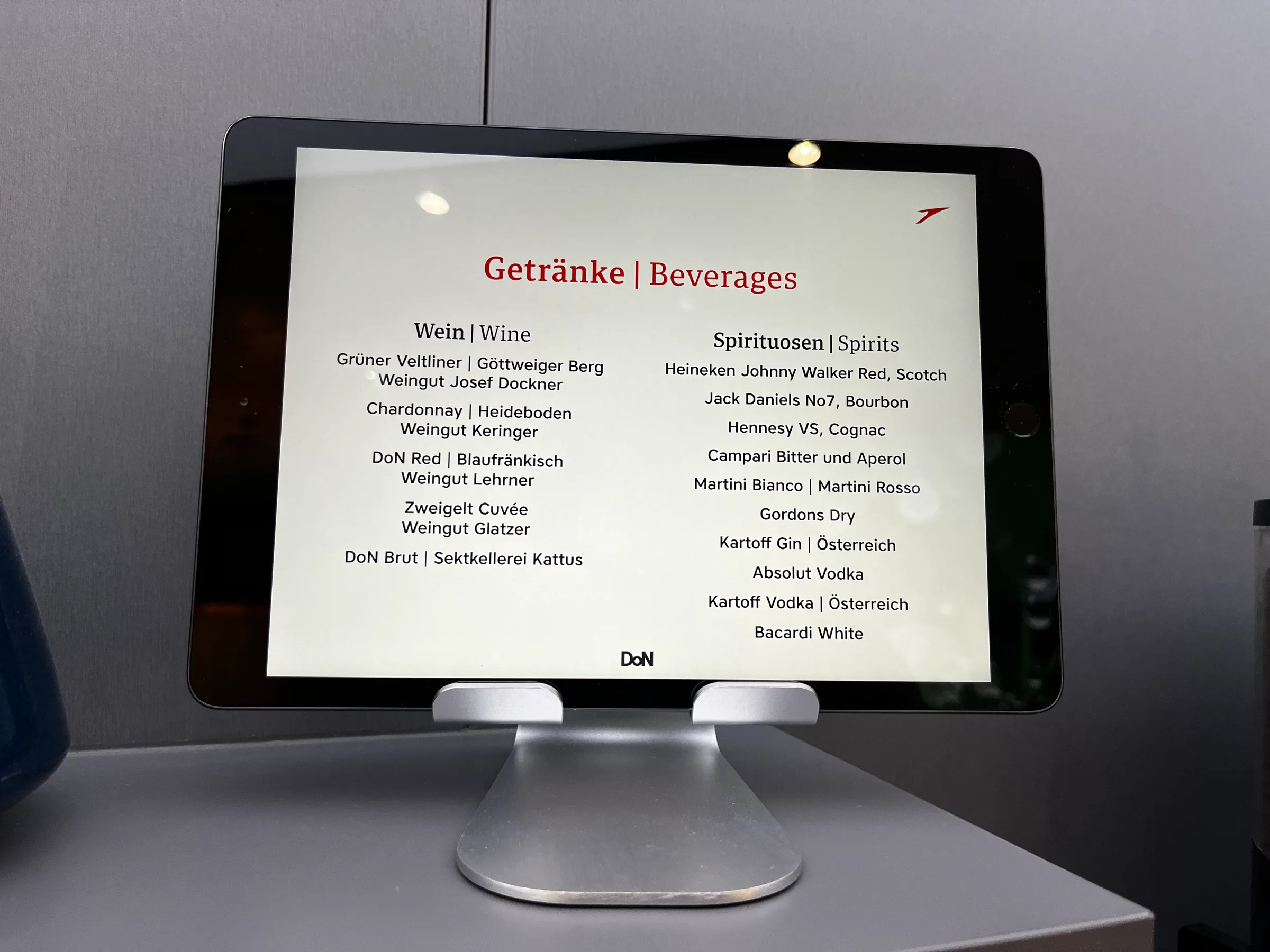 Getränkekarte mit Wein- und Spirituosenangebot auf Tablet