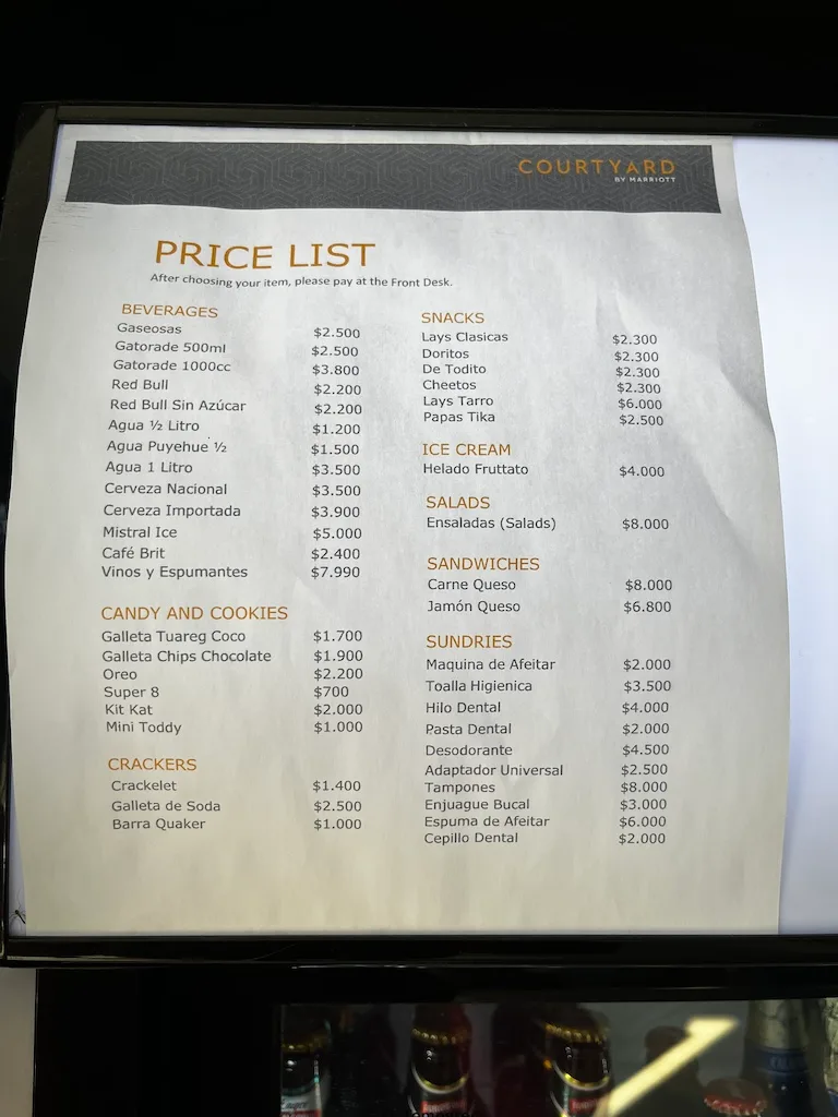 Preisliste für Getränke, Snacks und Eiscreme im Hotel Courtyard
