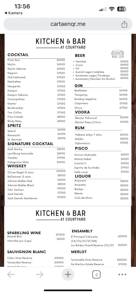 Getränkekarte mit Cocktails, Bier, Gin, Wodka, Rum und Whiskey