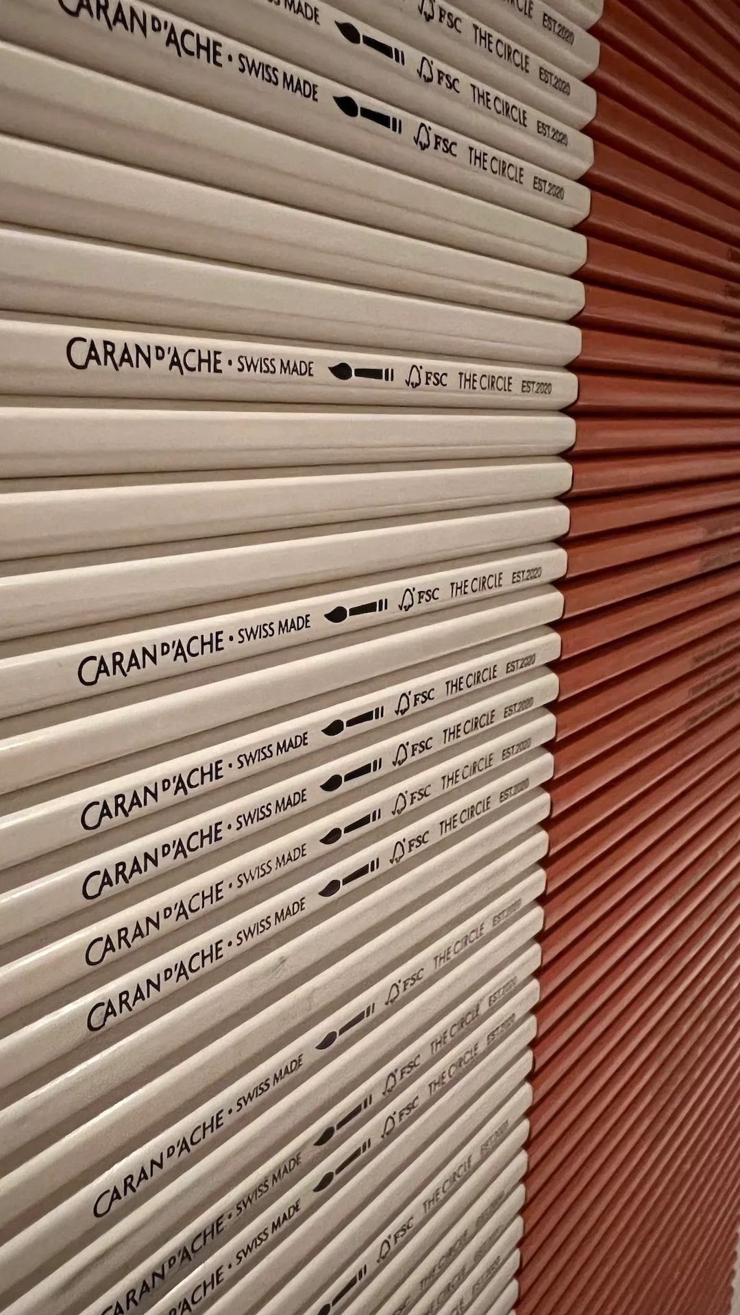 Caran d'Ache Schild — ein Detail aus dem Circle