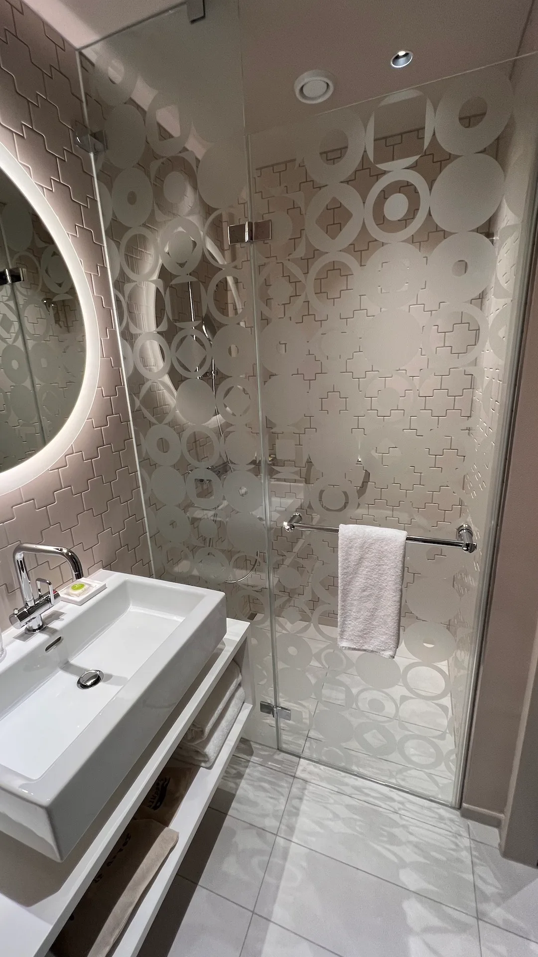 Badezimmer mit Waschbecken