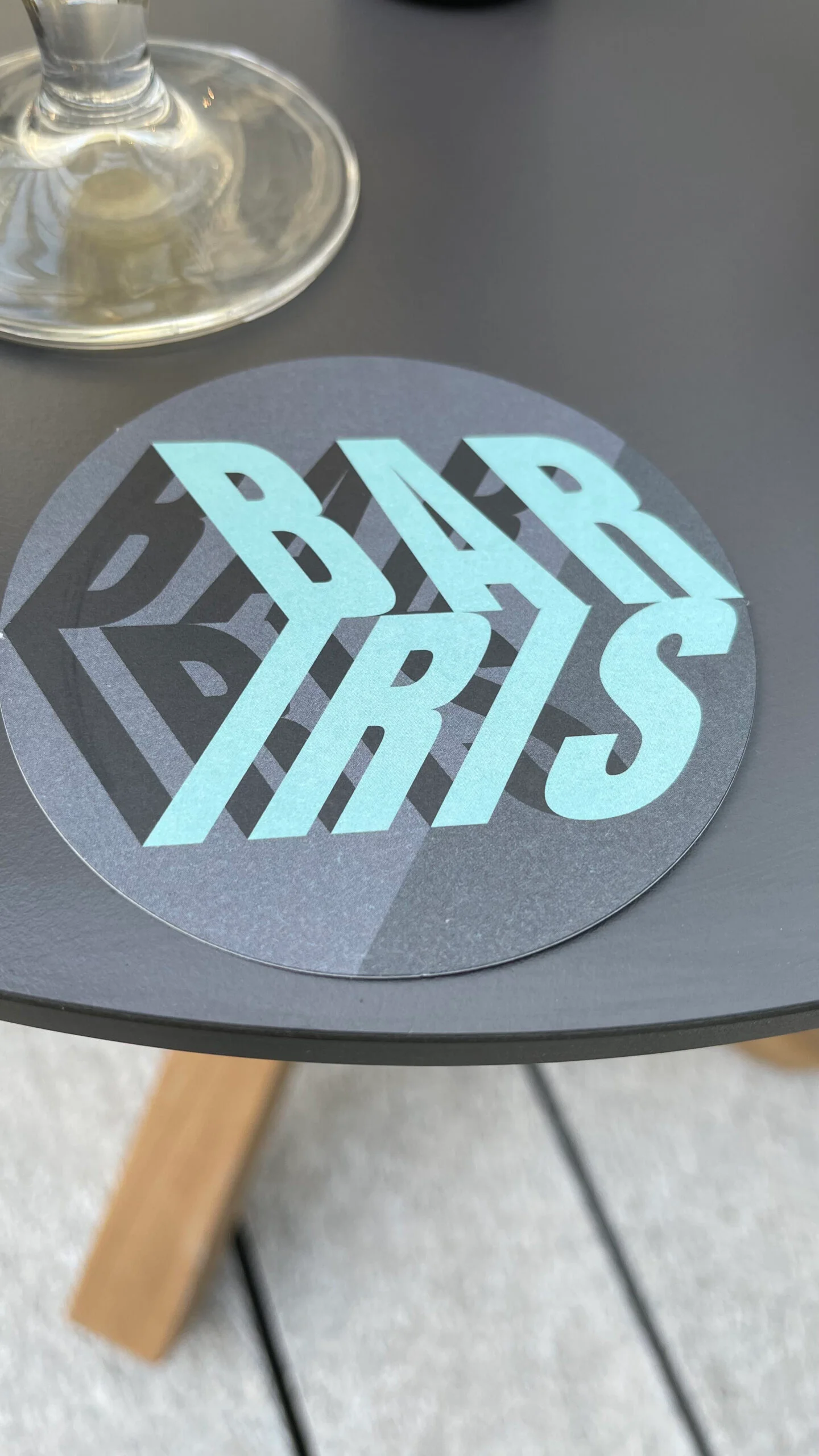 Barris auf dem Tisch.