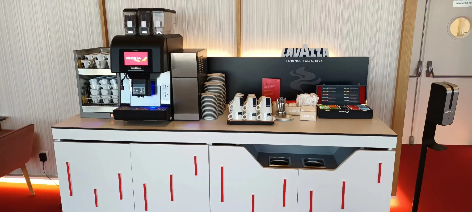 Kaffeeautomat und Zubehör im Iberia Premium Lounge Valàzquez Madrid Airport