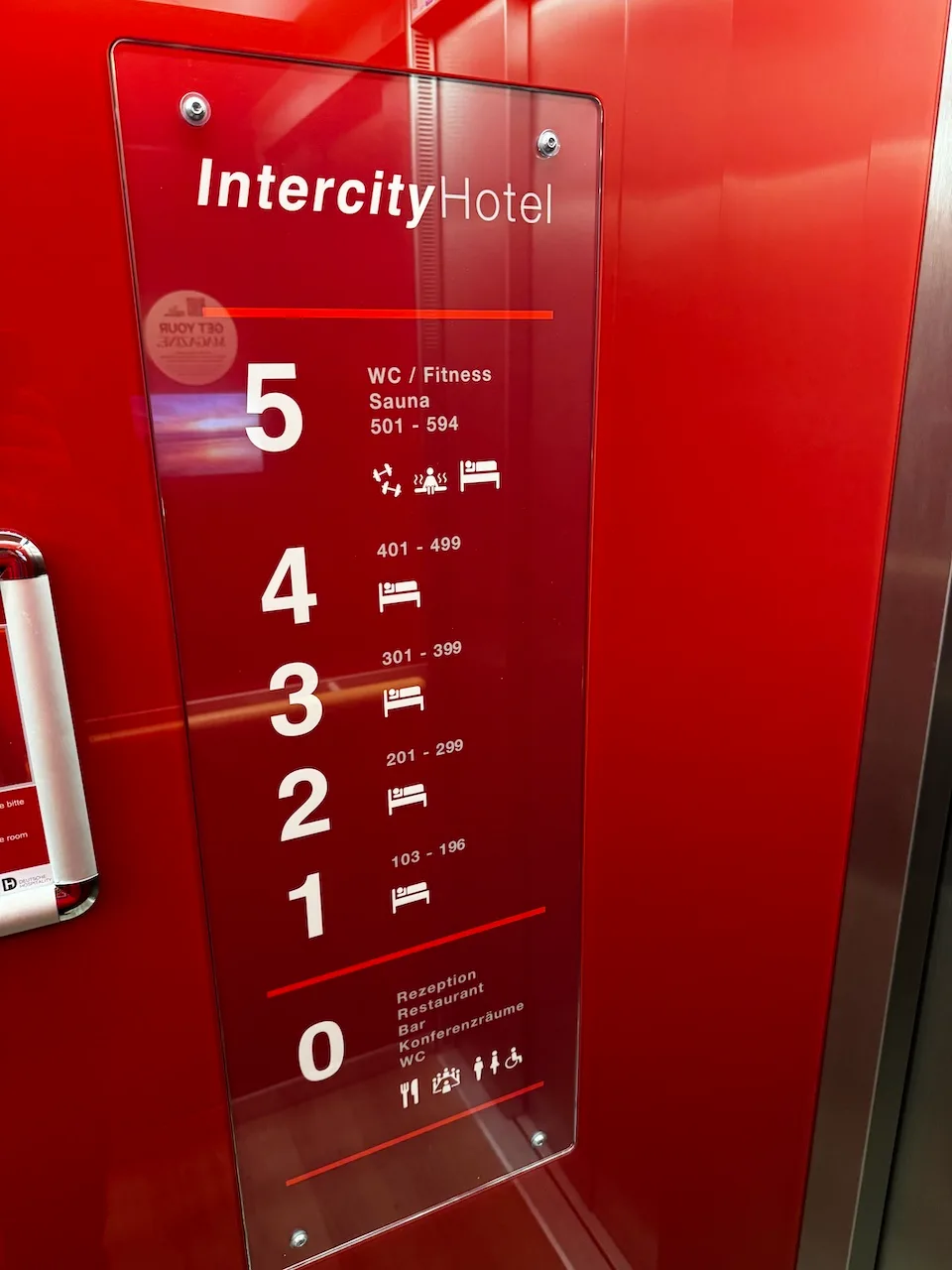 Etagenplan des IntercityHotels mit Zimmernummern und Bädern