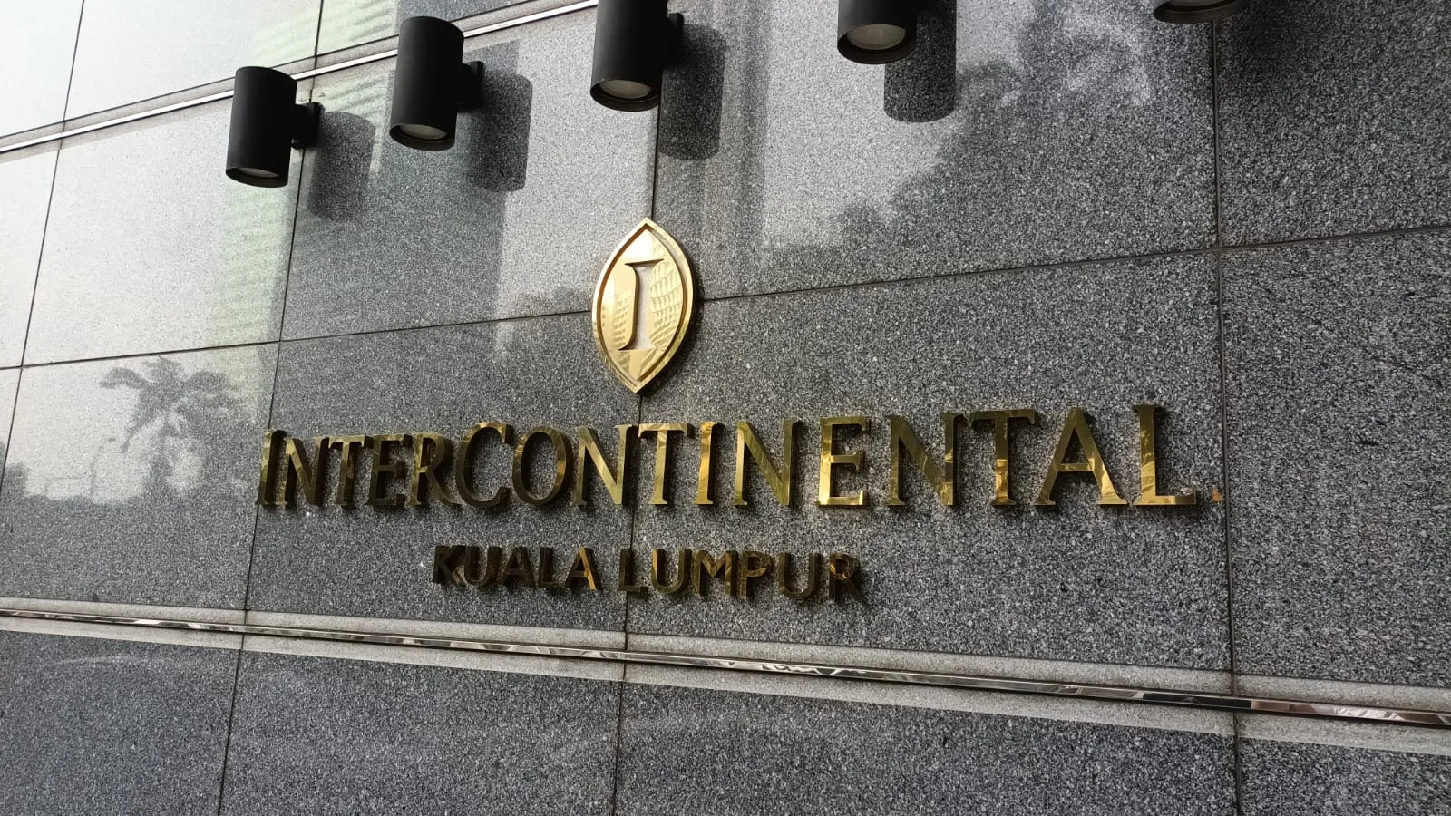 Intercontinental-Hotel in Kuala Lumpur mit goldener Schrift