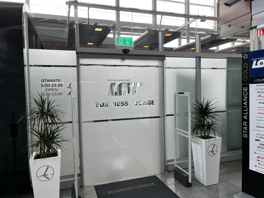 LOT Business and HON Lounge (Elite Club Lounge), Warschau