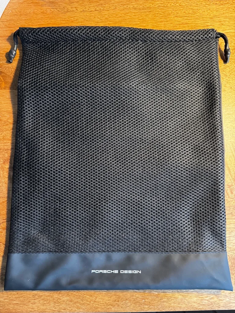 Lufthansa Business Class Amenity Kit (ich nenne es mal Schuhbeutel) by Porsche Design