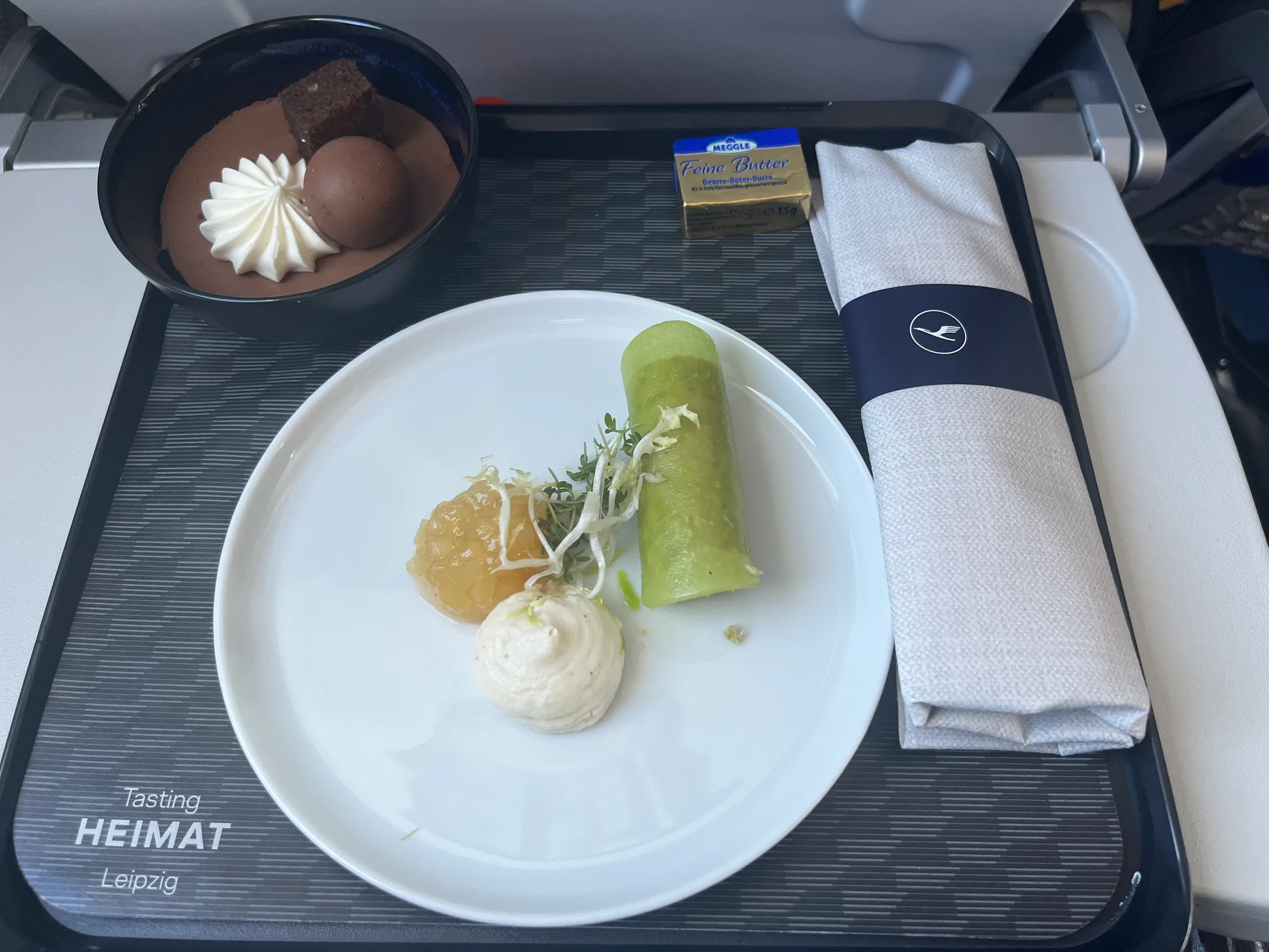 Lufthansa Business Class Dessert auf Tablett