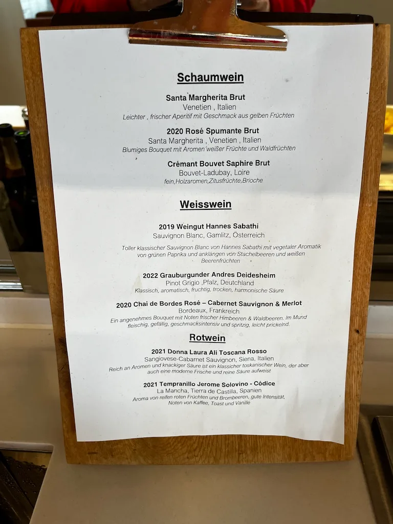 Weinmenü mit Schaumwein, Weißwein und Rotwein