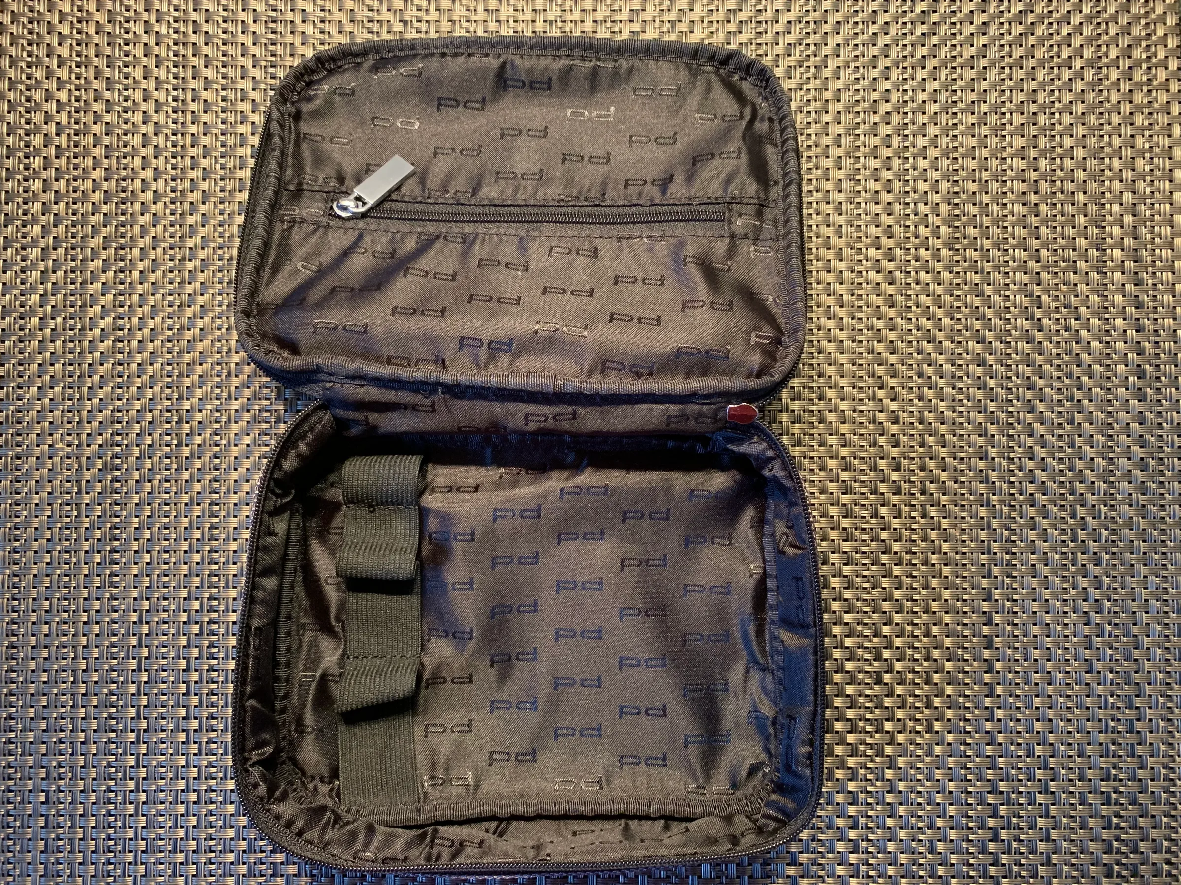 Porsche Design Reisezubehörkoffer geöffnet