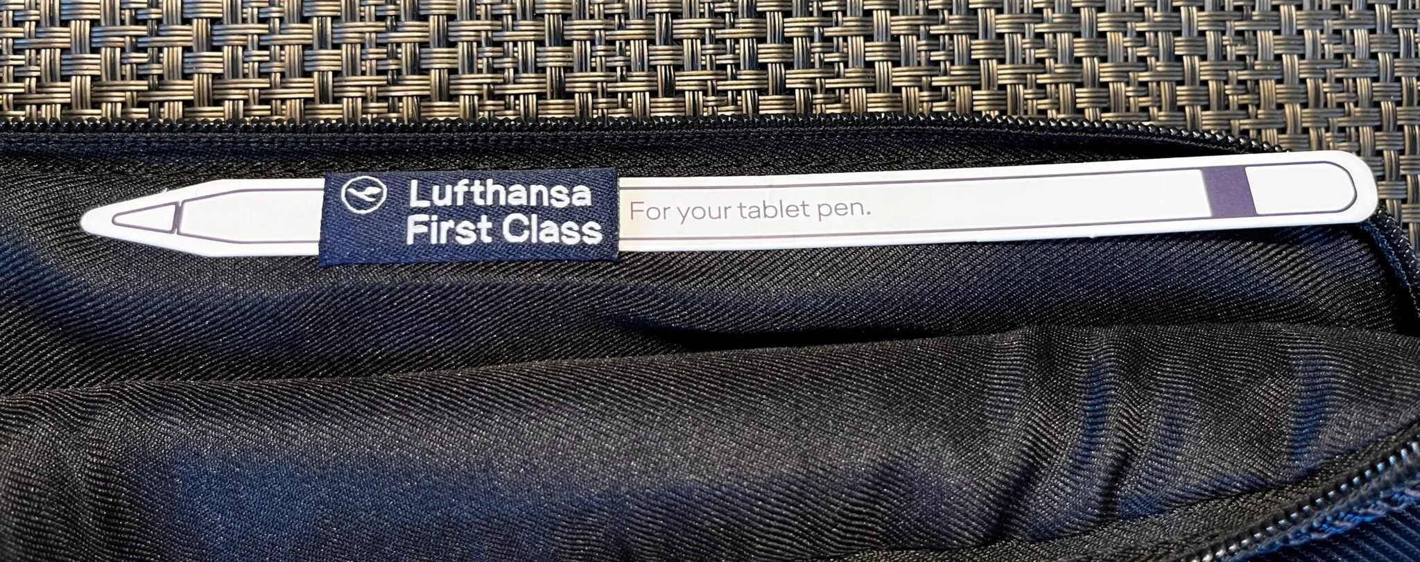 Lufthansa First Class Tablet-Stift in Tasche