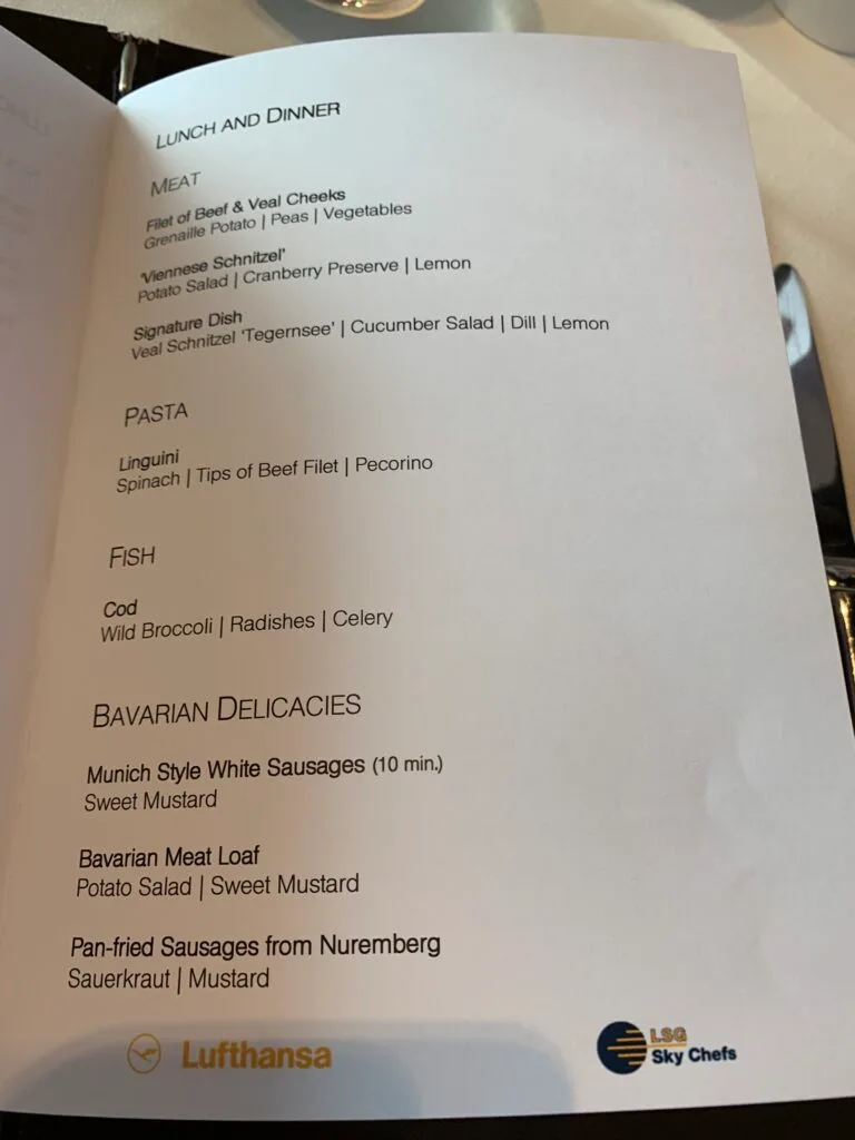 Lufthansa First Class Speisekarte mit Fleischgerichten und Pastaspezialitäten