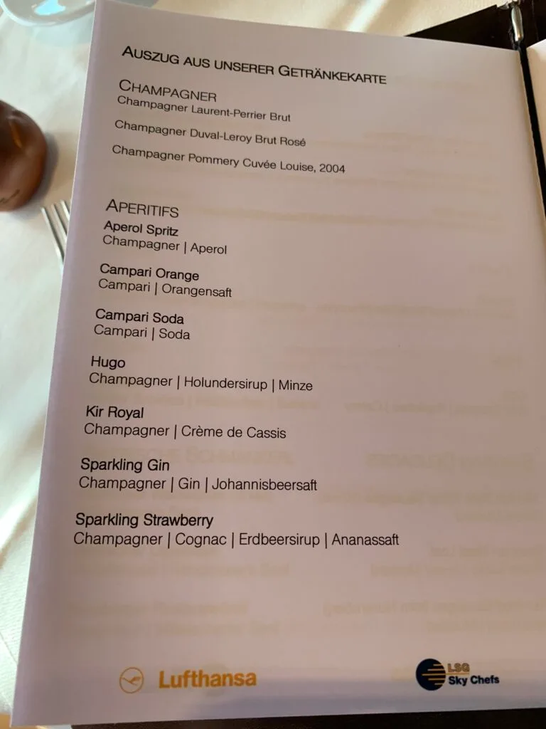 Getränkekarte mit Champagner und Aperitifs im Lufthansa First Class Lounge München.