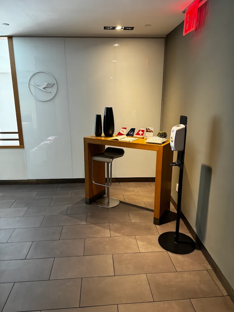 Lufthansa First Class Wining and Dining New York (JFK)