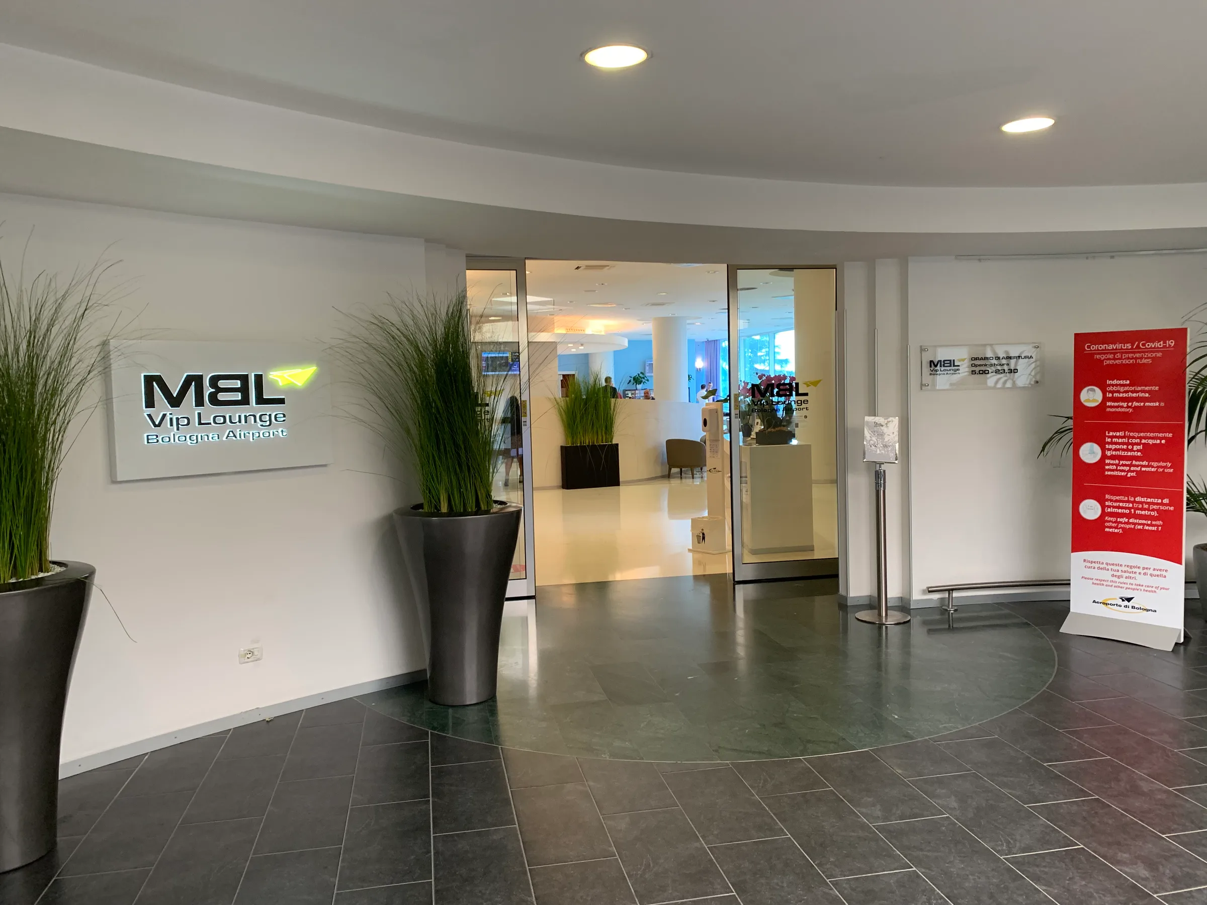 Eingangsbereich des MBL Vip Lounges am Flughafen Bologna