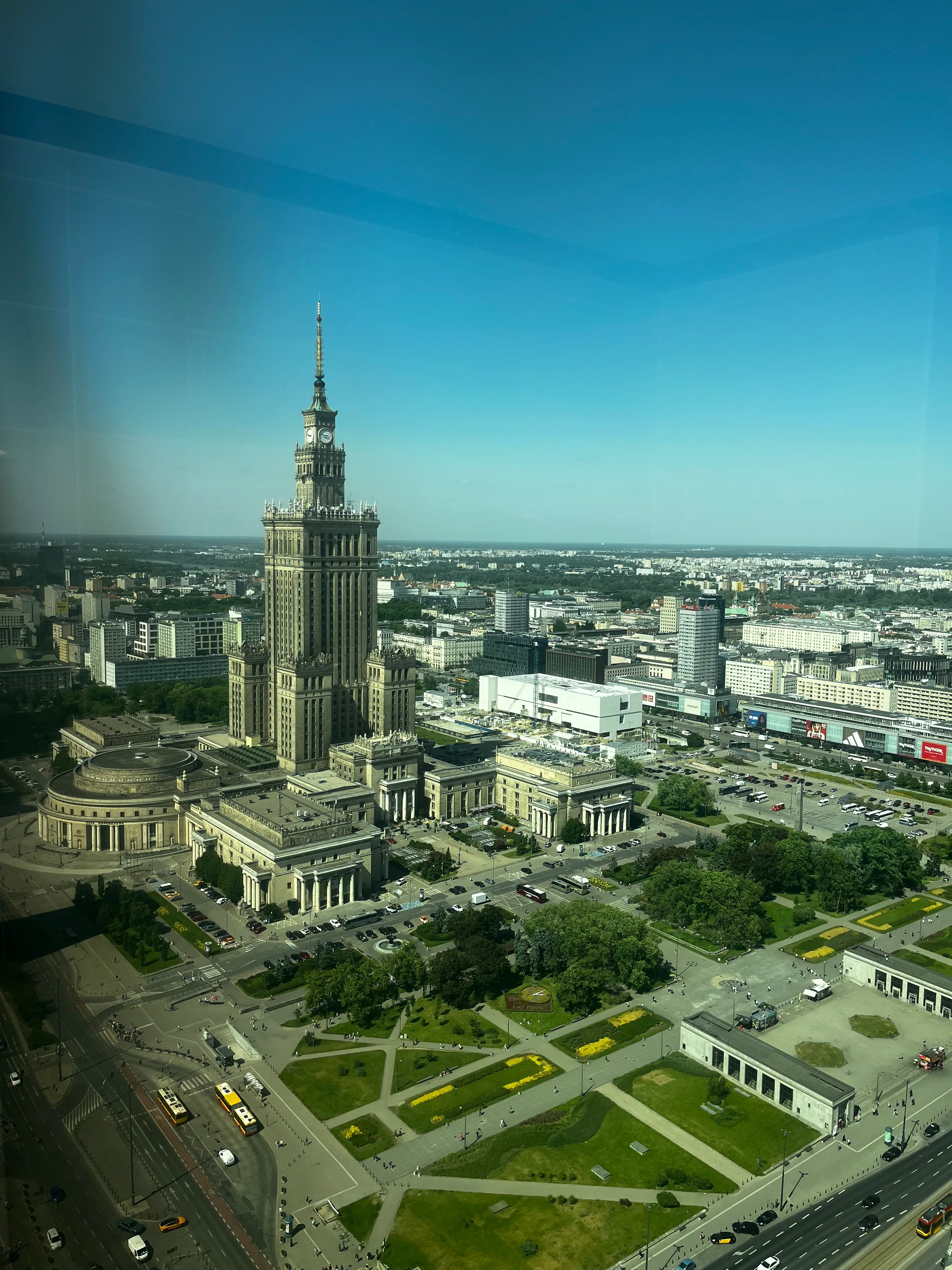 Panorama von Warschau mit dem Palast der Kultur und Wissenschaft im Vordergrund