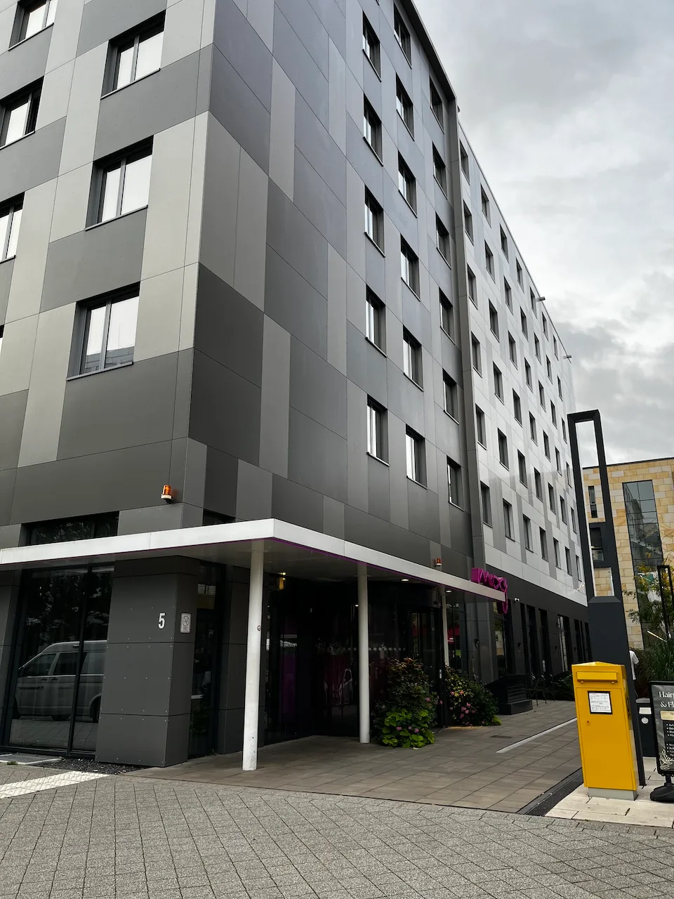 Moxy Frankfurt Flughafen (FRA)