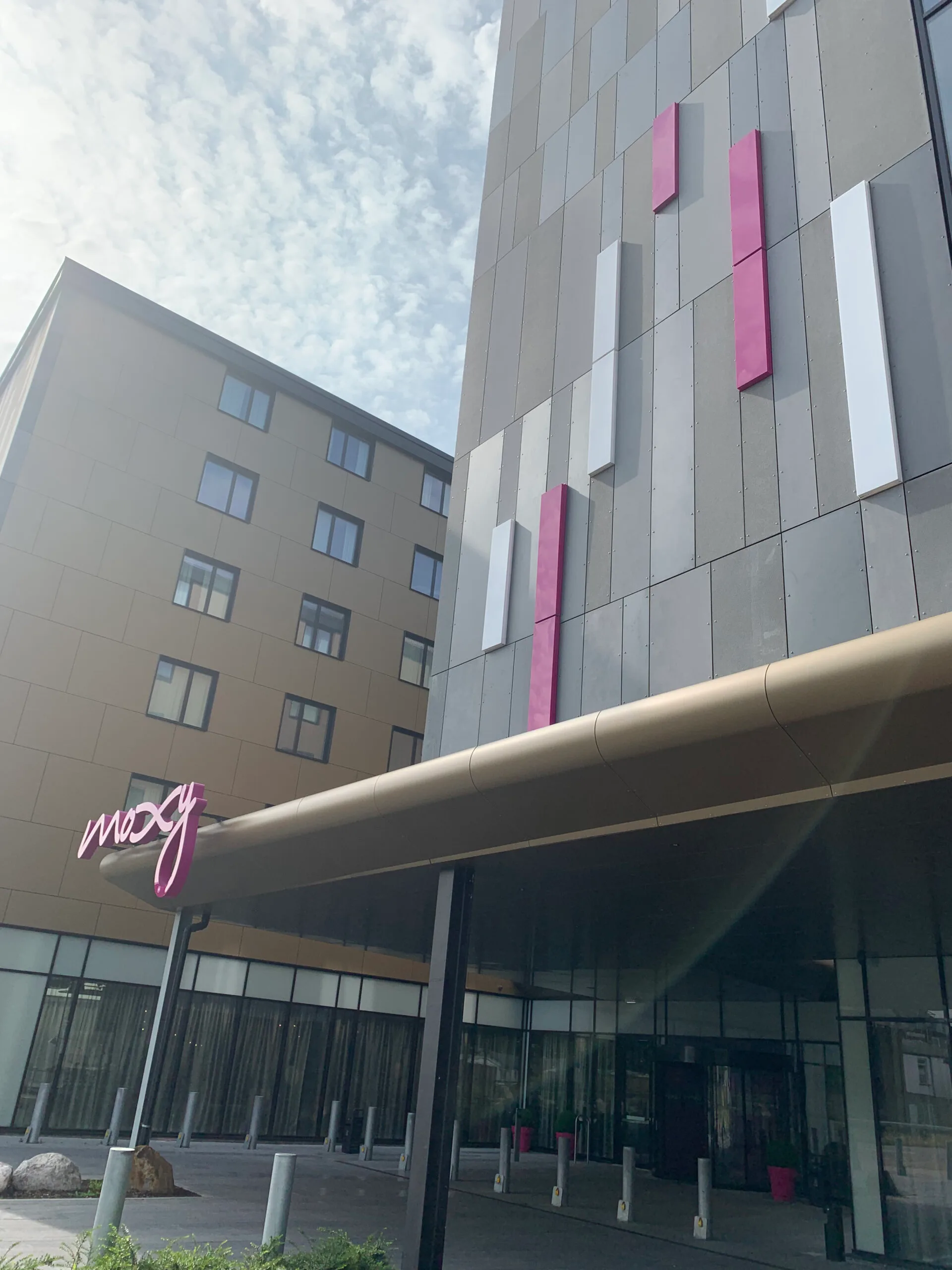 Moxy London Heathrow Airport (LHR)